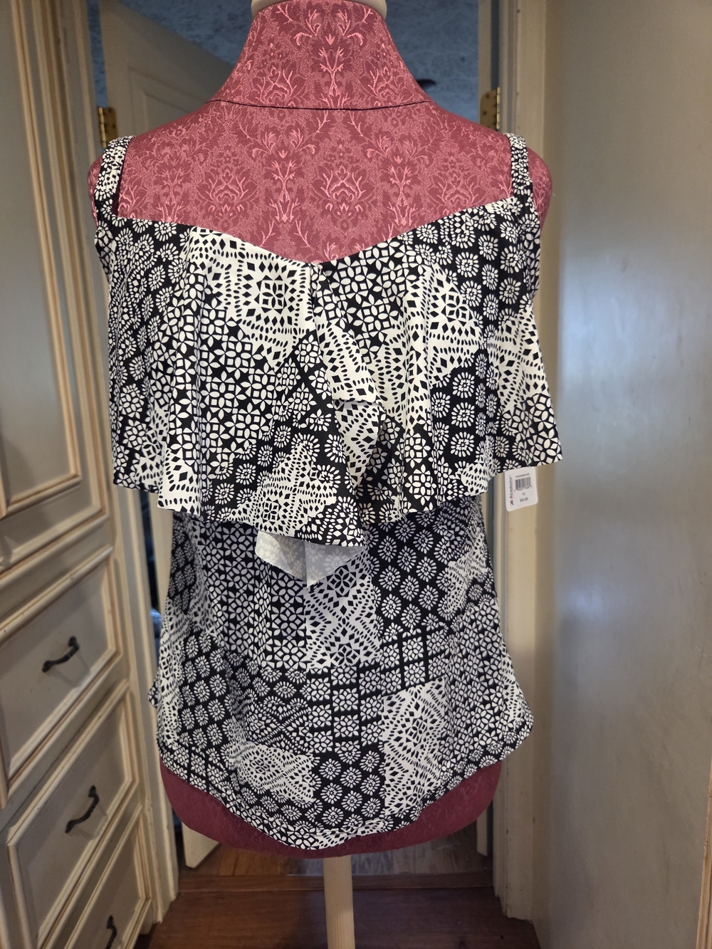 Sweet Escape Tankini Top 14 D Black White Geometric Spaghetti Straps Ruffle